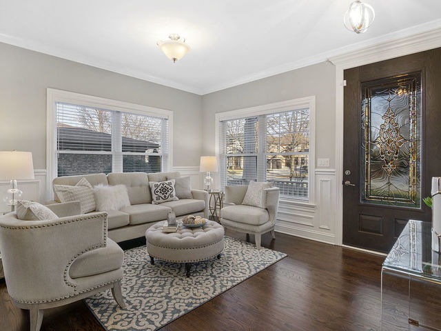 396 N Howard Ave, Elmhurst, IL 60126 - photo 1