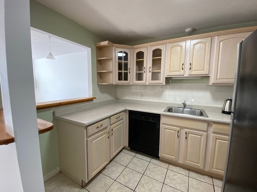 500 Governors Dr unit 27, Winthrop, MA 02152 - photo 1