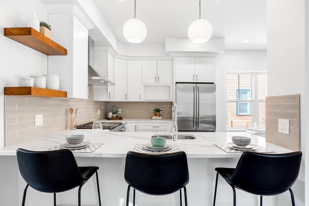 21 Teel St unit 2, Arlington, MA 02474 - photo 1