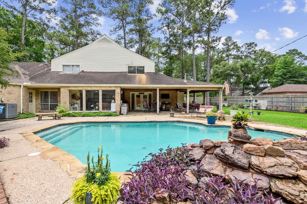 15227 Beacham Dr, Houston, TX 77070 - photo 1