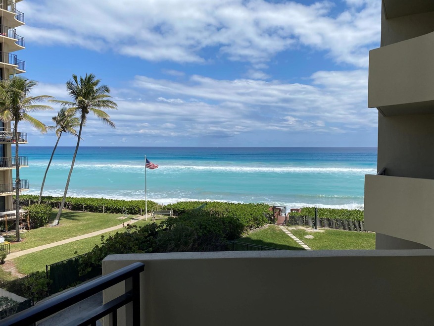 The Seagrape unit 3D, Riviera Beach, FL 33404 - photo 1