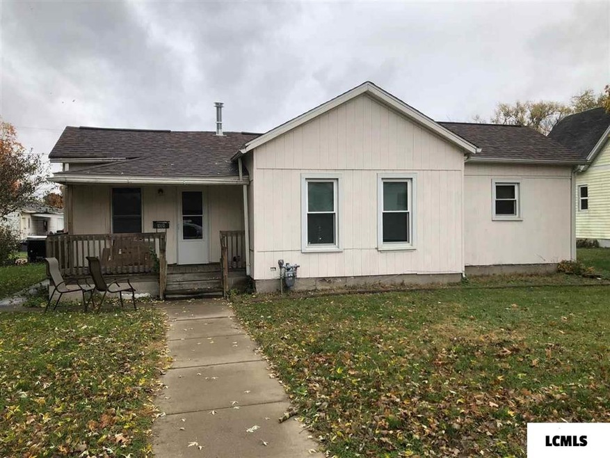 918 Clinton St, Lincoln, IL 62656 - photo 1