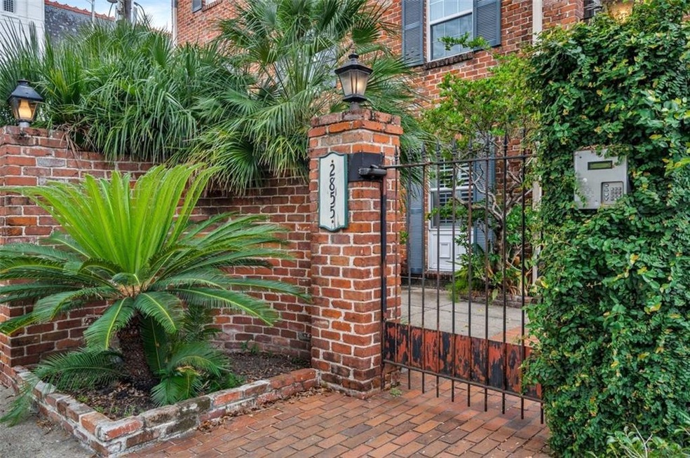 Welcome to 2855 St. Charles Ave Condominiums
