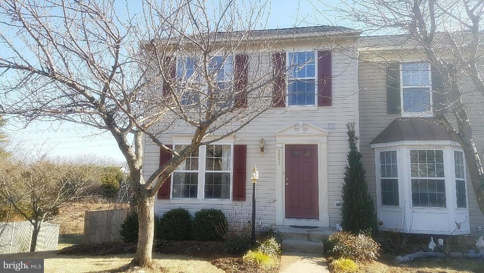 9081 Falcon Glen Ct, Bristow, VA 20136 - photo 1