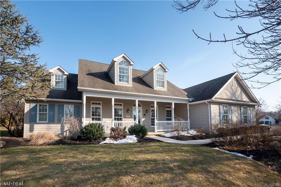 978 Treeline Dr, Allentown, PA 18103 - photo 1