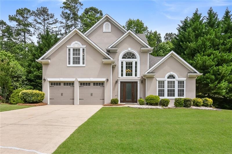 Beautiful home on Fantastic level lot in cul-de-sa