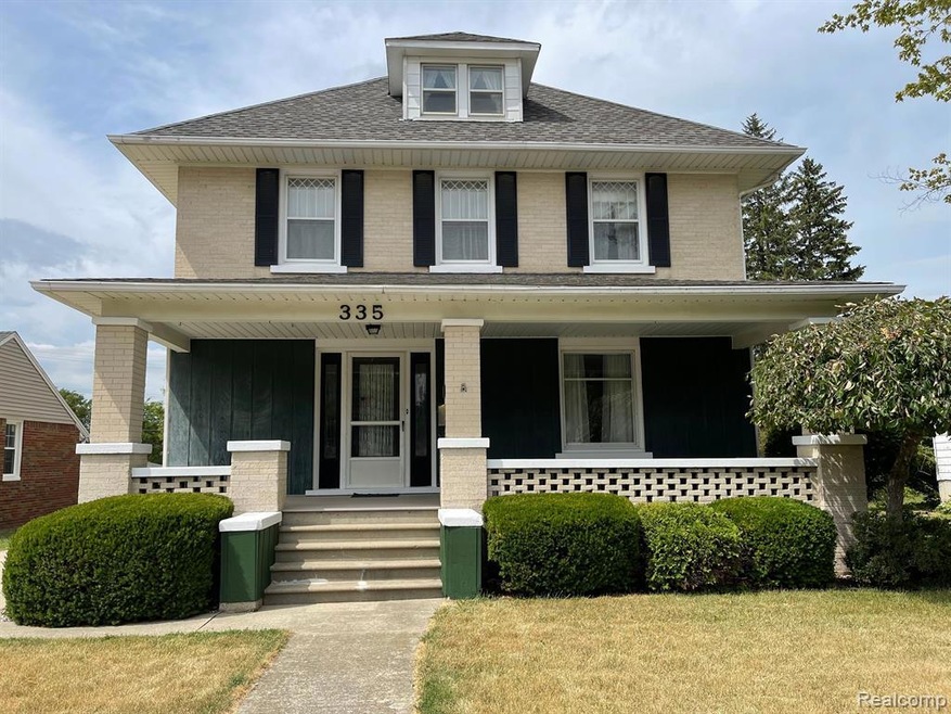 335 E Irwin St, Bad Axe, MI 48413 - photo 1