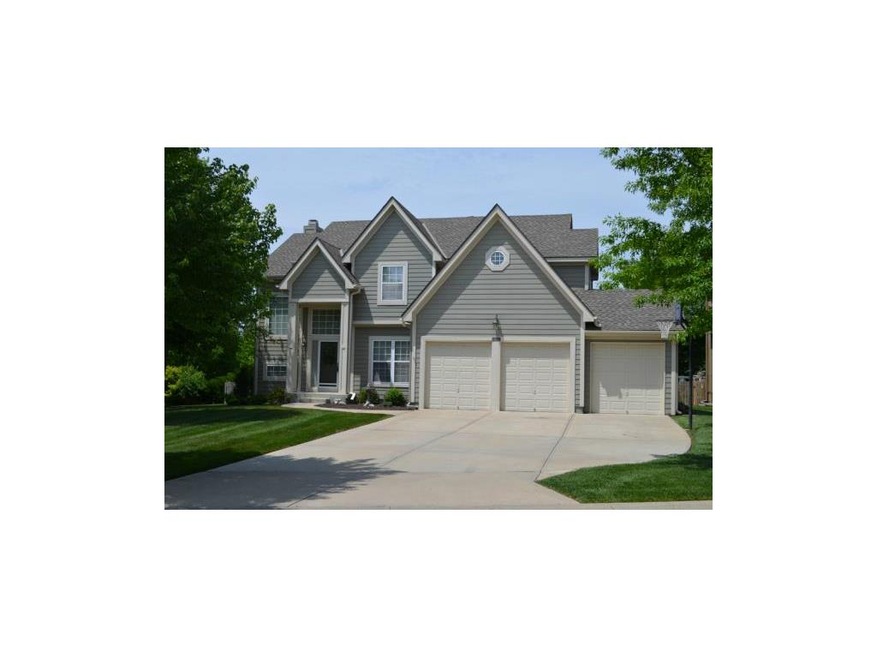 Two Story, 4 Bedroom, 4 Bathroom with high ceiling