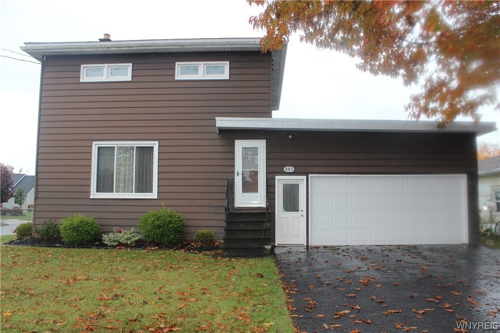 803 Meadow Dr, North Tonawanda, NY 14120 - photo 1