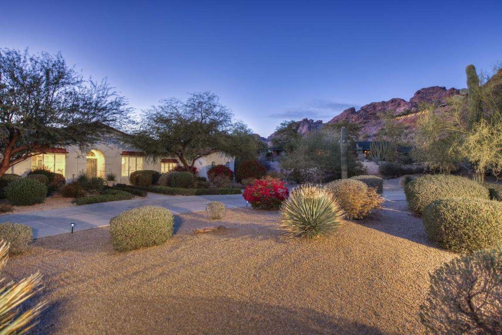 002_Front Entry - Camelback View