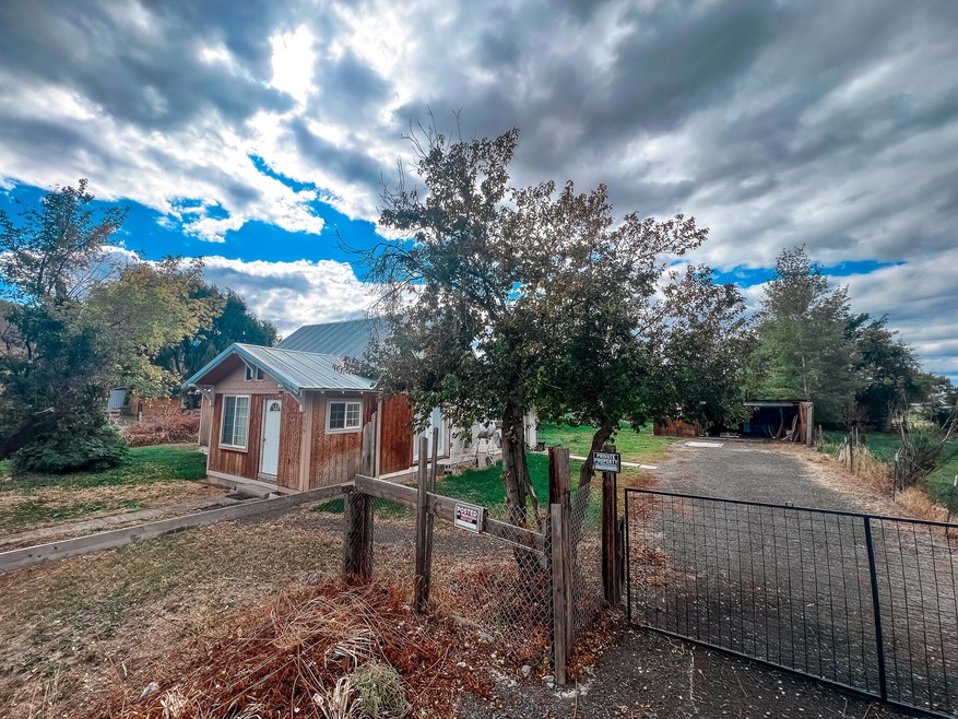 809 Ingle St, Mount Vernon, OR 97865 - photo 1