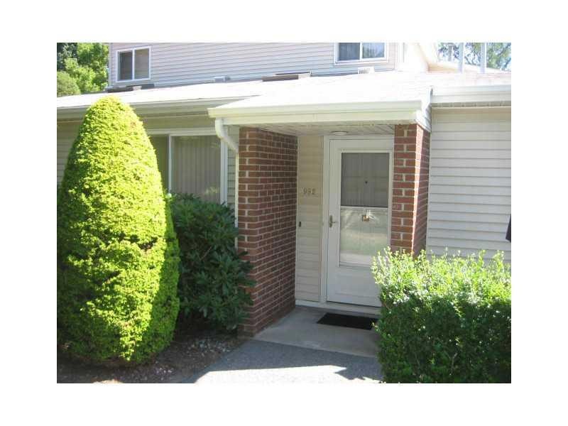 992 Williamsburg Cir, Warwick, RI 02886 - photo 1