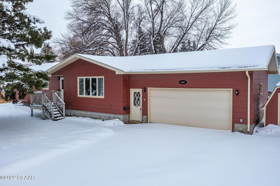 2407 9th Ave S, Grand Forks, ND 58201 - photo 1