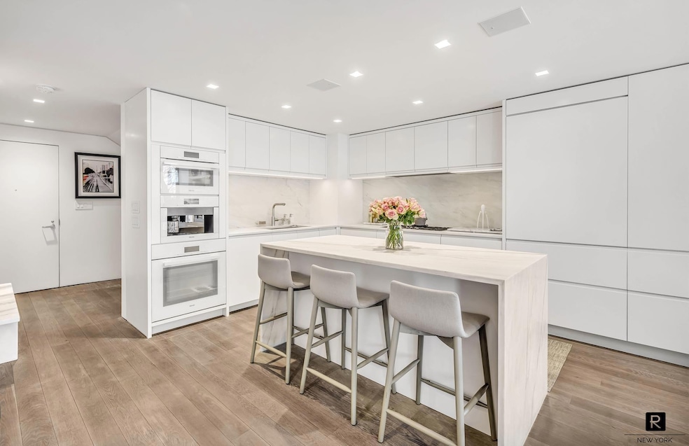 Sold $1,635,000 • Co-Listing Agent