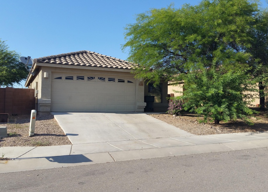 7311 E Weeping Willow