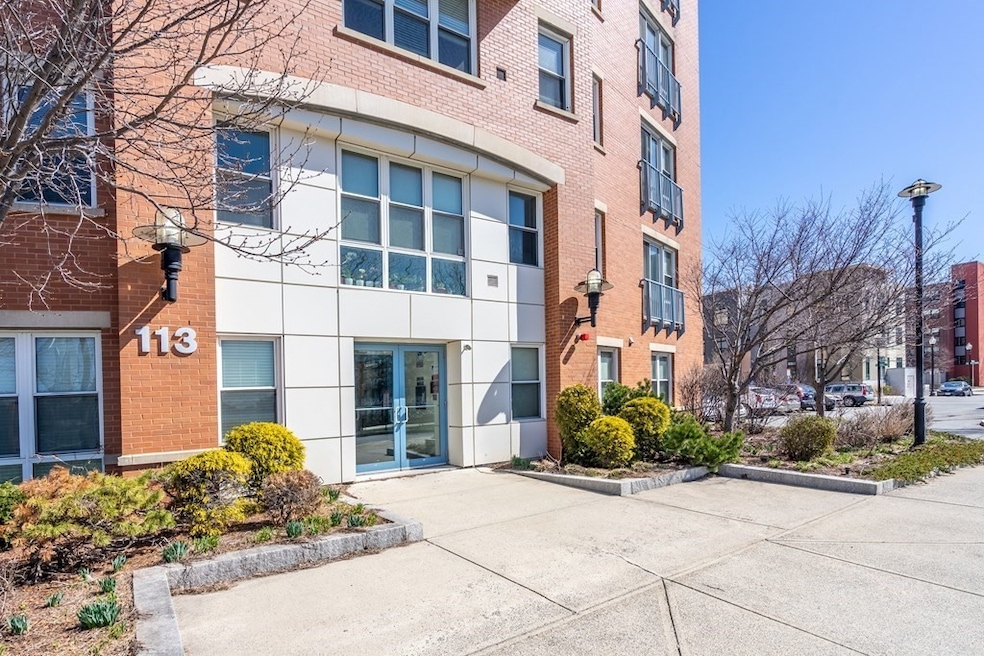 113 Sumner St unit 11, Boston, MA 02128 - photo 1