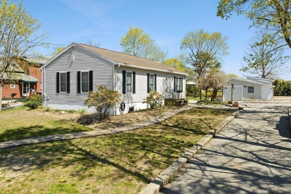 568 Middle St, East Weymouth, MA 02189 - photo 1