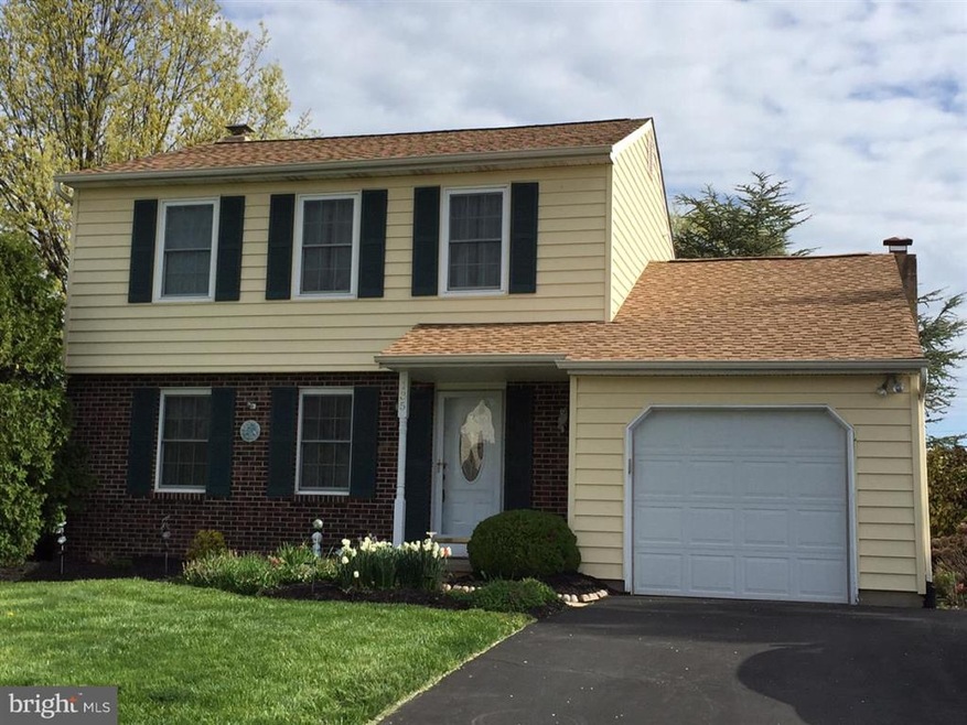 135 Mendham Dr, North Wales, PA 19454 - photo 1