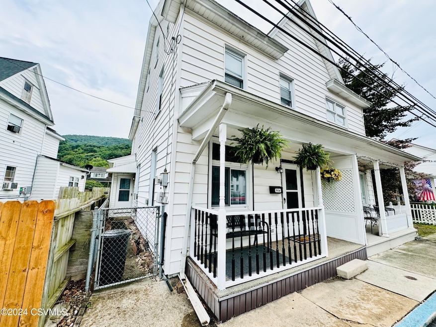 916 Center St, Coal Township, PA 17866 - photo 1