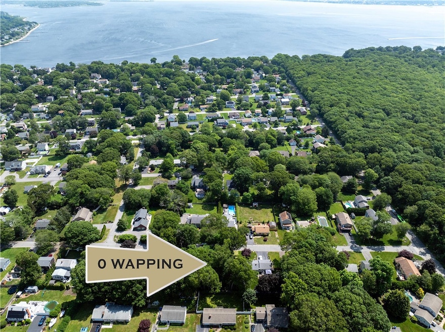 Wapping Drive has utilities in street. Municipal w