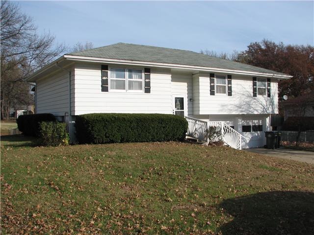 205 Highland Rd, Lansing, KS 66043 - photo 1