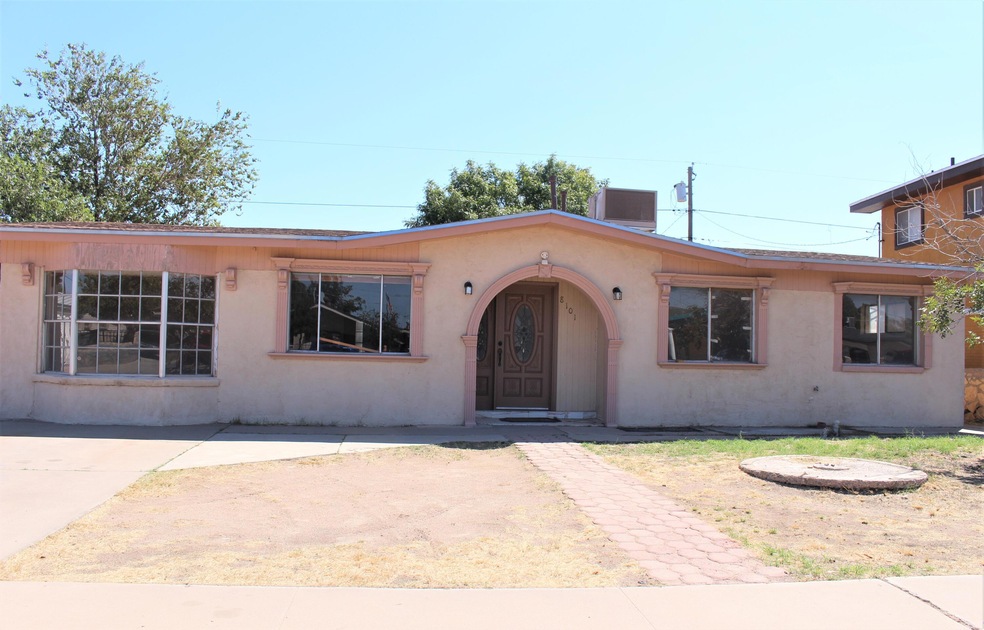 8101 Broadway Dr, El Paso, TX 79915 - photo 1