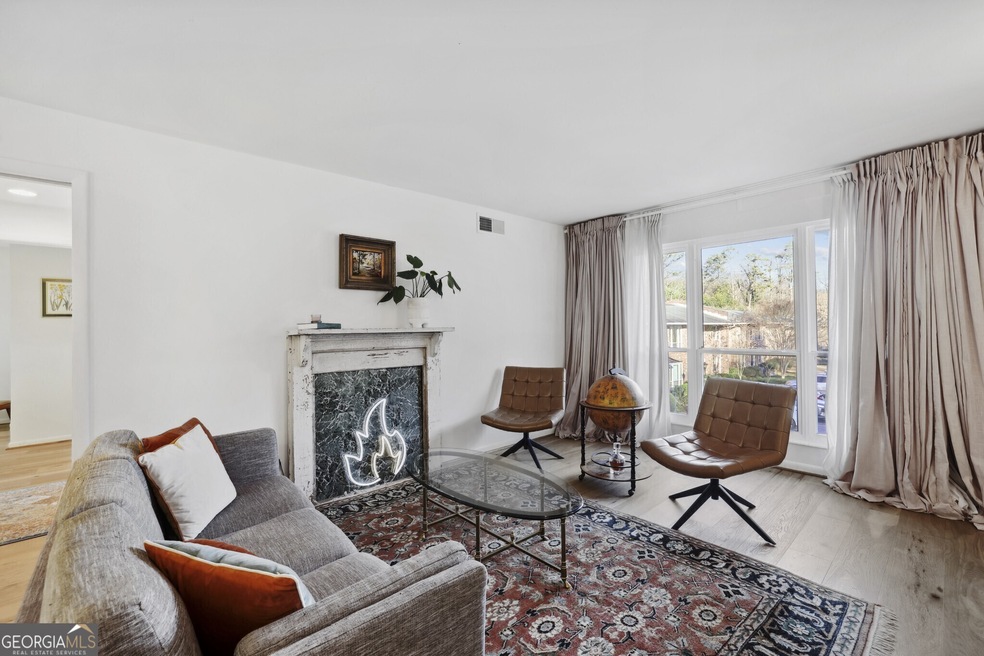 Light-Filled Condo In Incredible Decatur Community