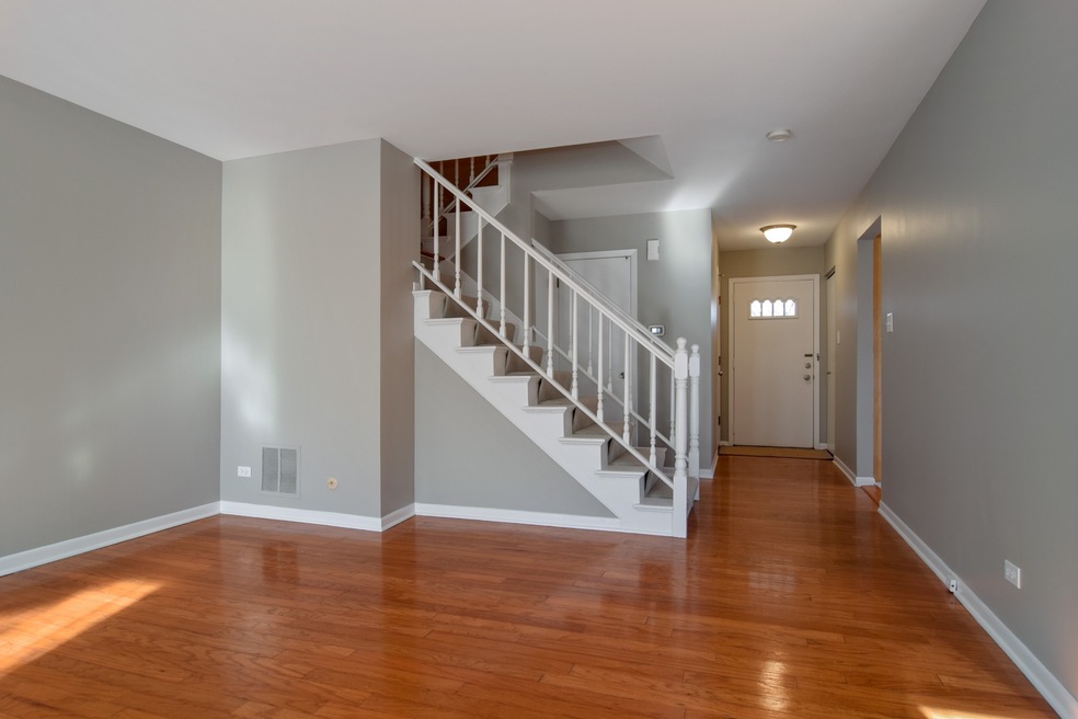 1080 Heathrow Ct, Wheaton, IL 60189 - photo 1