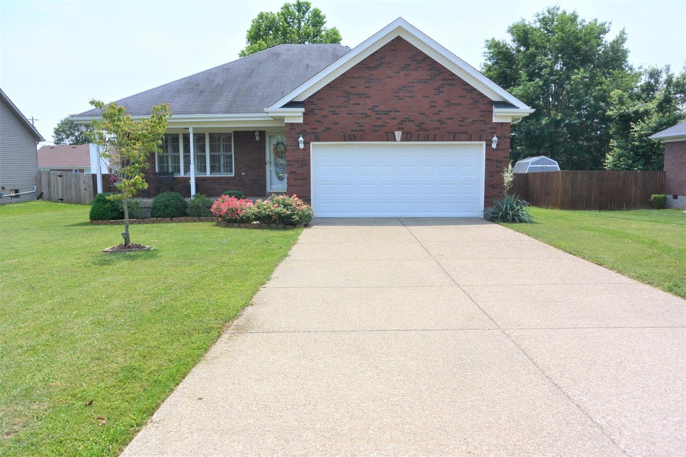 517 Forest Ridge Dr, Mount Washington, KY 40047 - photo 1