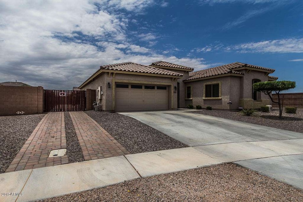 Front Yard:Driveway:Pavers:RV