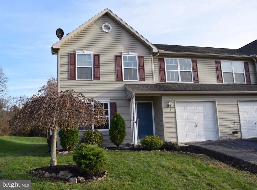 1011 Lily Ln, Temple, PA 19560 - photo 1