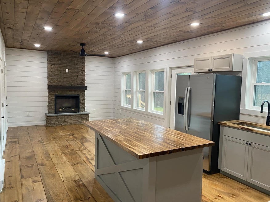 31 Owen Dr unit 2, Littleton, NH 03561 - photo 1