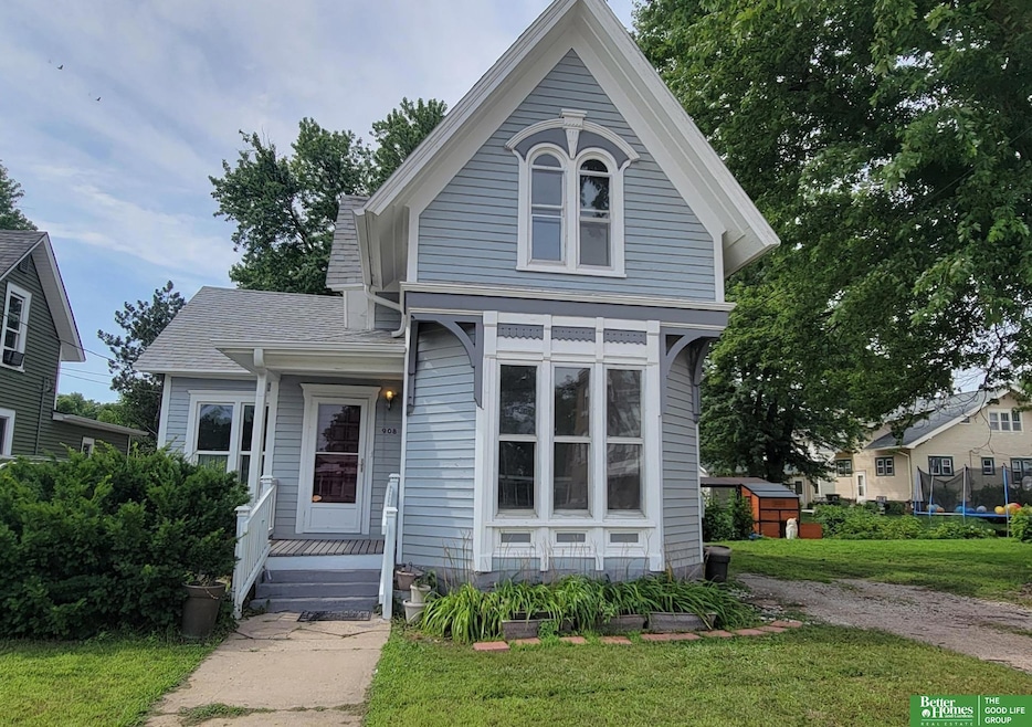908 E 5th St, York, NE 68467 - photo 1