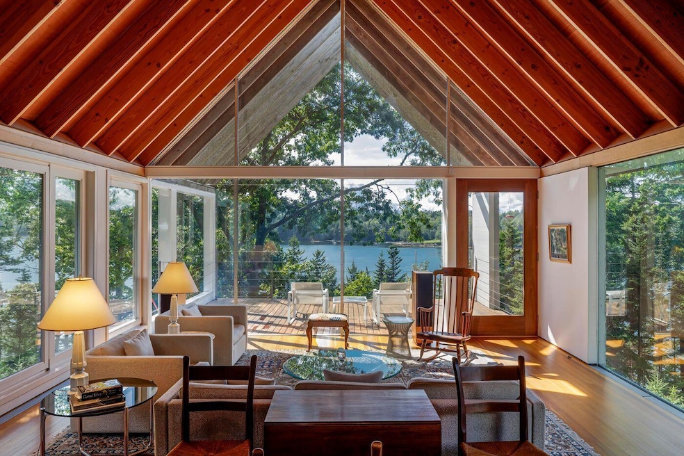 Sold $3,050,000 • Co-Listing Agent