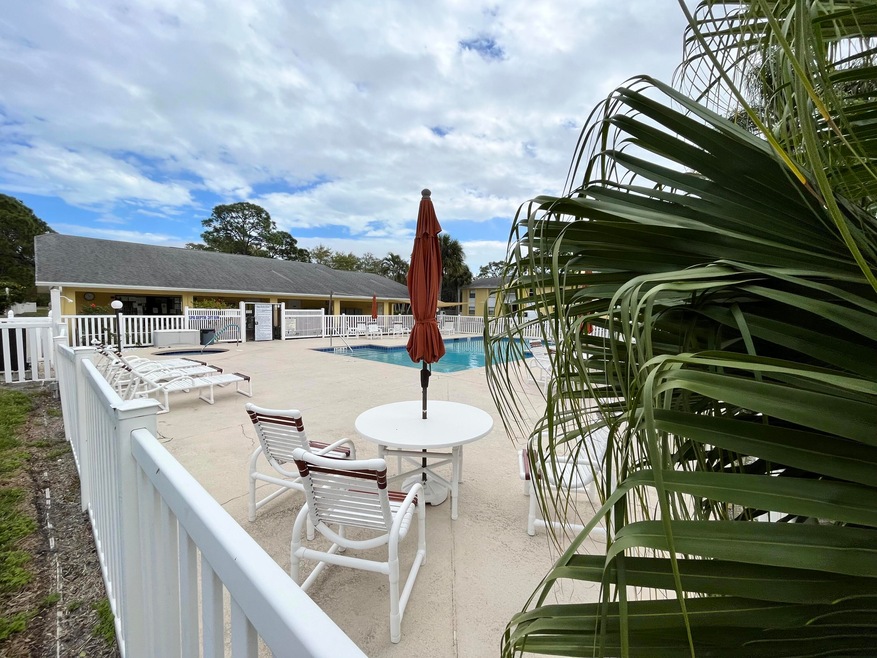 Community Pool and Hottub