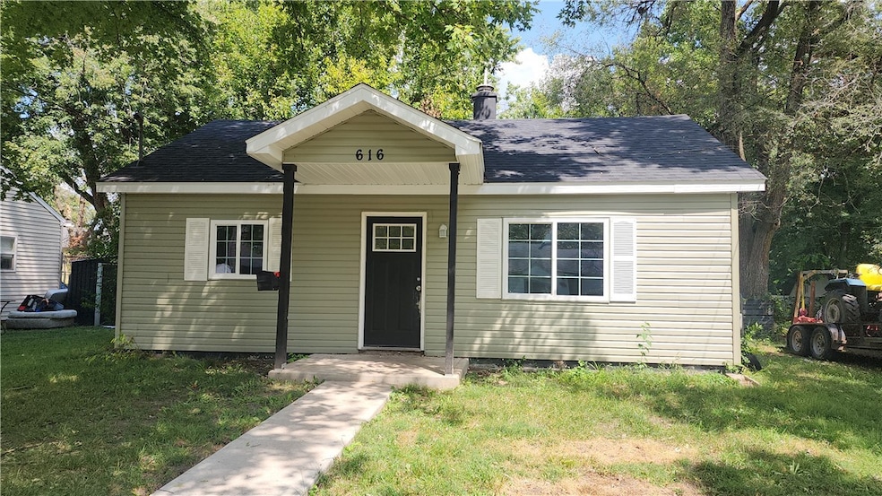 616 Woodlawn Ave, Mattoon, IL 61938 - photo 1