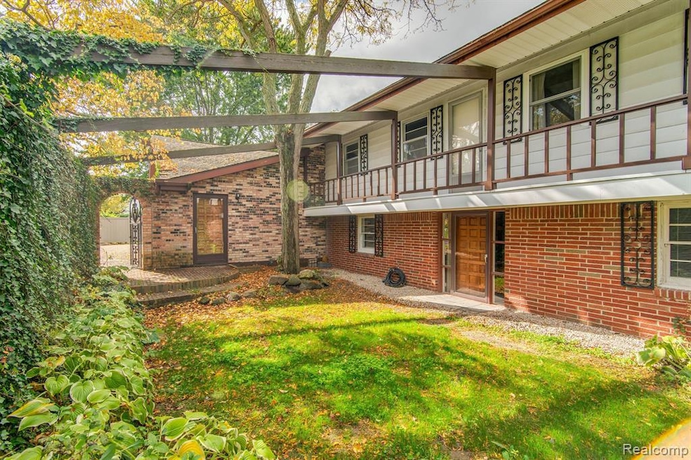 10418 Linden Rd, Grand Blanc, MI 48439 - photo 1