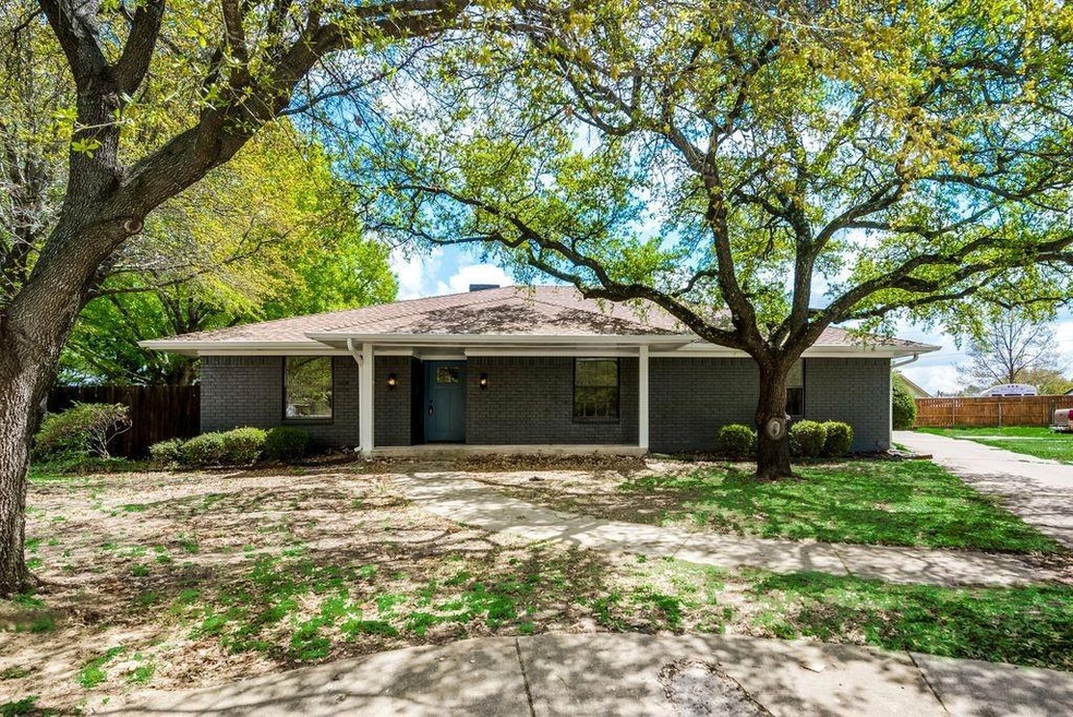 1312 Fredrickburg Ct, Ennis, TX 75119 - photo 1