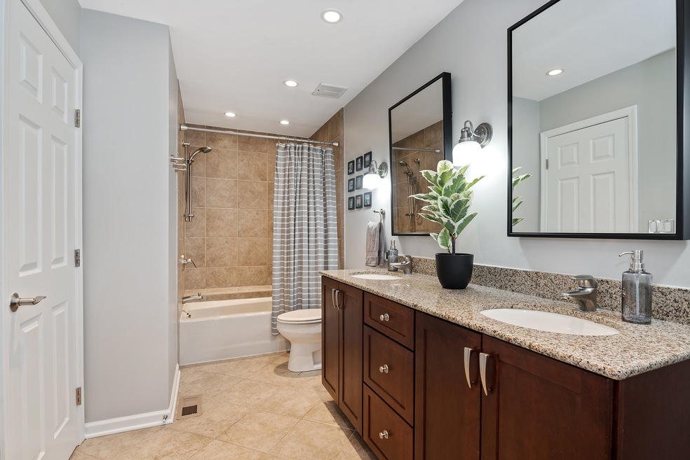 613 Custer Ave unit B, Evanston, IL 60202 - photo 1