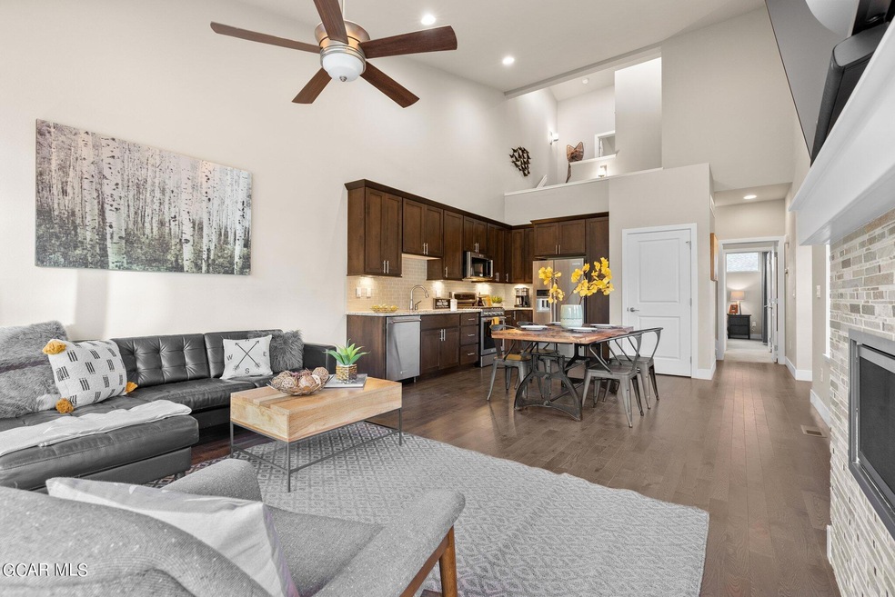15-web-or-mls-#6040 - Mandy Dowell - 16
