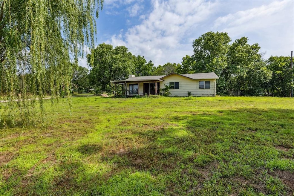 View of grassy yard