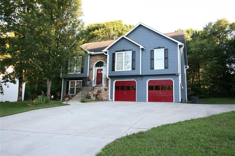 Extra Wide Driveway, With RV Parking pad to the ri