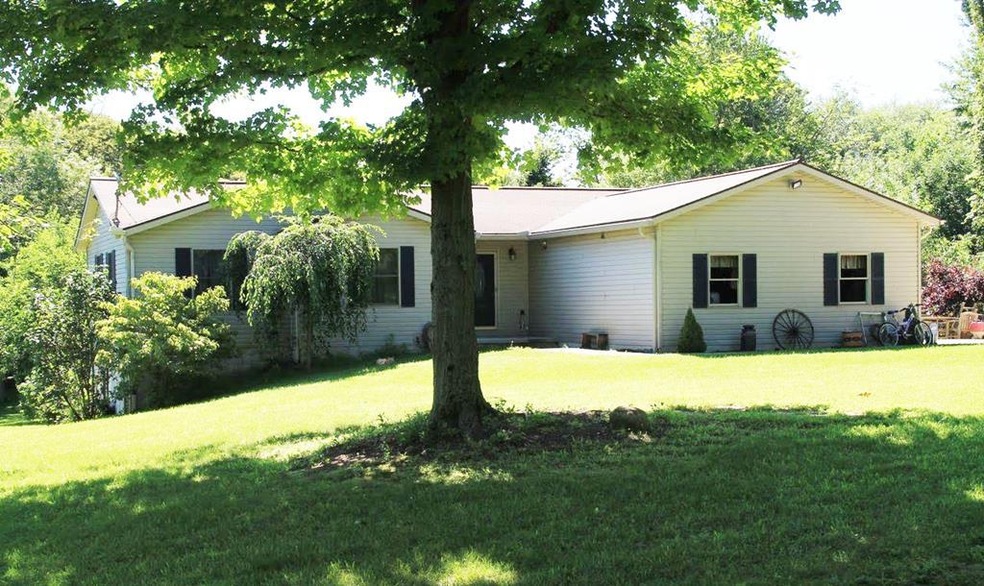 1395 Max Walton Dr, Mansfield, OH 44903 - photo 1