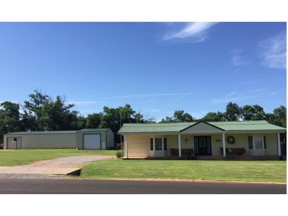 1512 E 3rd St, Elk City, OK 73644 - photo 1