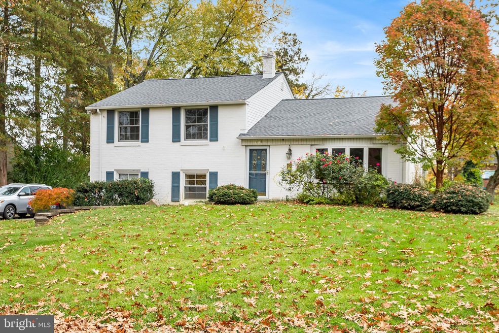 116 Cameron Dr, Wallingford, PA 19086 - photo 1