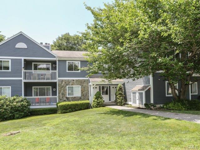 214 Windgate Cir unit E, Monroe, CT 06468 - photo 1