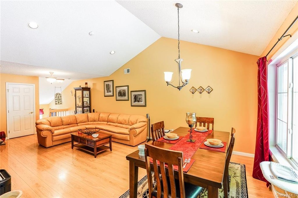 186 Eagle Ridge Way unit 42, Nanuet, NY 10954 - photo 1