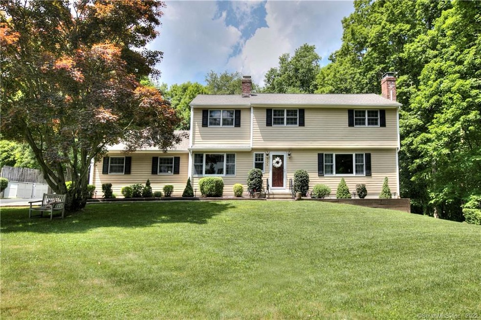 136 Walnut Grove Rd, Ridgefield, CT 06877 - photo 1