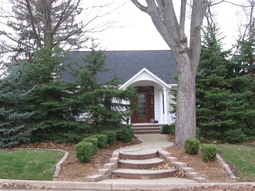 Front of House.jpg