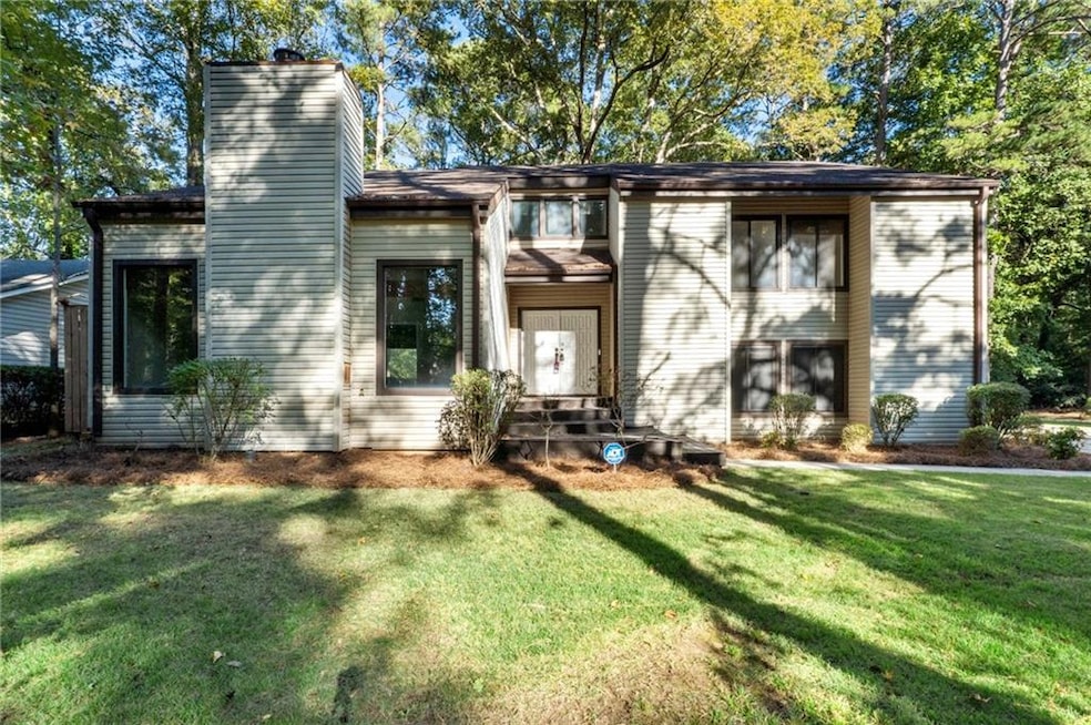View of front of house featuring a front yard